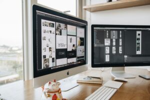 visuel ordinateur deux écran pexels - FBGraphiste